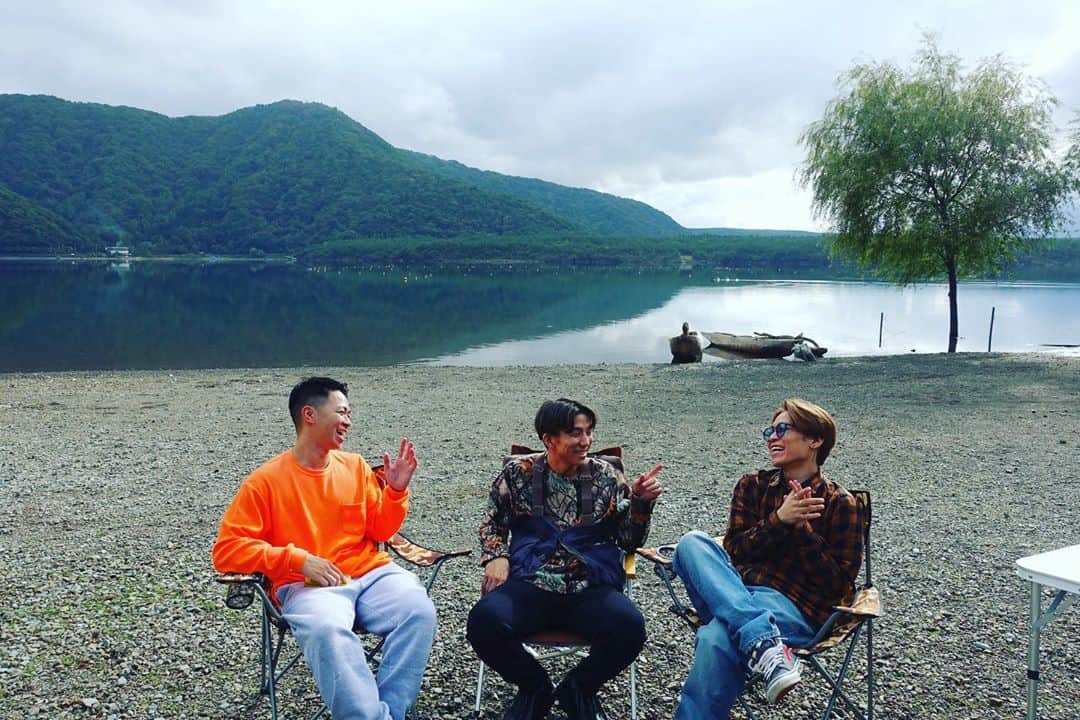 Show-heyのインスタグラム：「⛺️🔥+👨🏼‍🤝‍👨🏽＝🥇  #camp #holydaylife」
