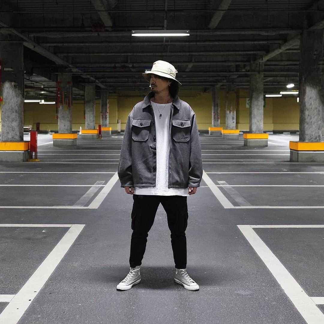 kazuのインスタグラム：「@anchor_smith  CPOブルゾン　colorグレー size L 着用コーディネート  生地が厚手で 暖かい👌🏼  オーバーサイズが 今の気分😆  ２枚目　３枚目は 動画です🙋🏼‍♂️  11月6日〜11月15日まで ZOZNTOWNで期間限定SALEで ¥5346円税込 チェックしてみてください😁  Anchor Smith  月間アンバサー @tai_wear 就任  #anchorsmith  #アンカースミス #fashion  #コーディネート #コーデ #pr」