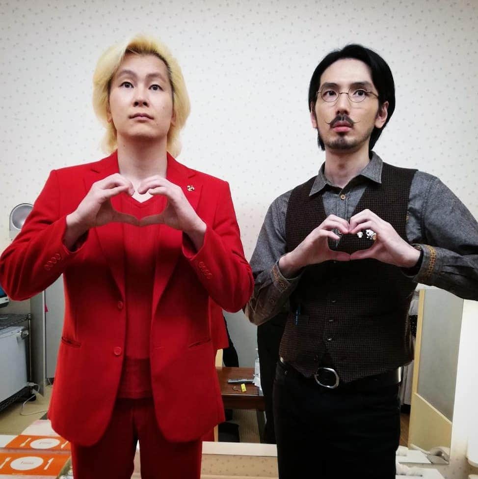 カズレーザーさんのインスタグラム写真 - (カズレーザーInstagram)「ご覧の通り、サンリオ関係のお仕事です。 思わず両手でハートをこさえてます。  #所JAPAN」11月5日 20時40分 - kazlaser