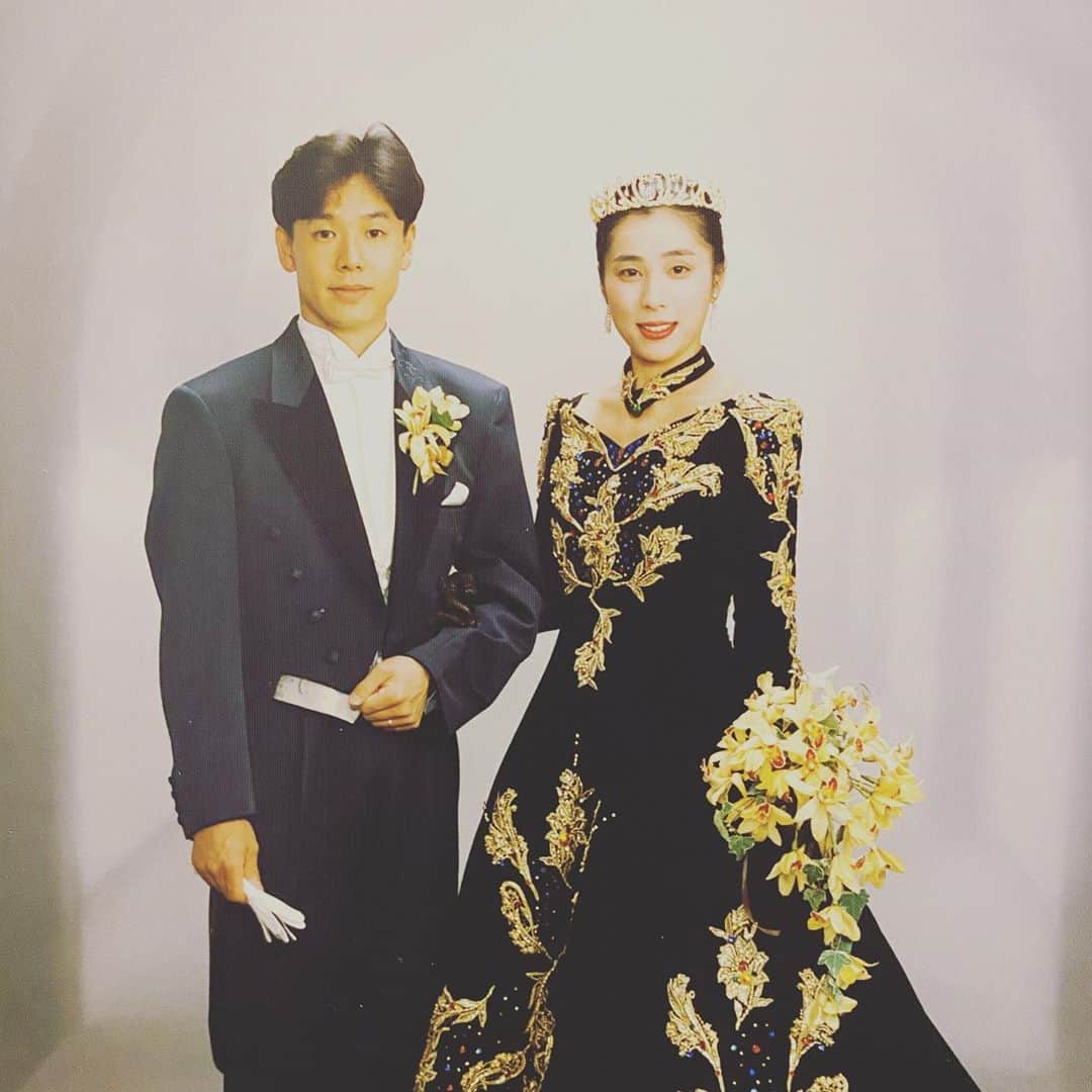 佐藤弘道さんのインスタグラム写真 - (佐藤弘道Instagram)「今日は結婚記念日。 もう26年になりました(^^) 一年一年の積み重ねだけど、あっという間でした！  #26年目 #結婚記念日 #あっという間」11月5日 20時32分 - satouhiromichi023