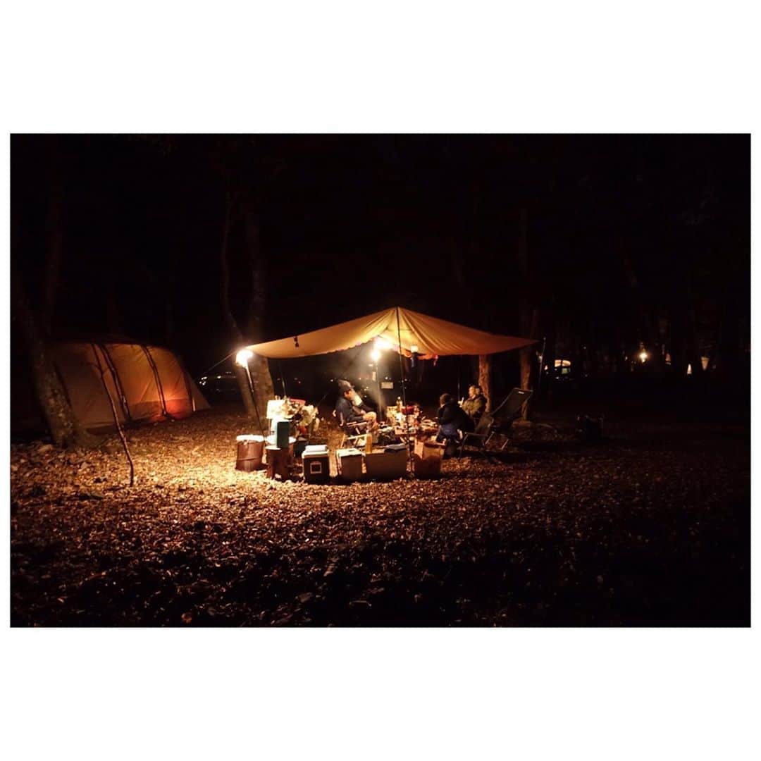 丸山智己さんのインスタグラム写真 - (丸山智己Instagram)「秋の澄んだ空気の中、焚き火に当たりながら食べるおでんとお湯割が美味し過ぎた😂 友達家族とばったり会ってジョインしたり帰りがけに知り合いのロケ隊と遭遇したり。 いろんな偶然が重なった秋キャンプ。 とっても楽しゅうございました。 今年中にまた行きたいなぁ。  #秋キャンプ #ogawacampal  #手羽先を焼くのは私の役目」11月5日 20時37分 - tomomi.maruyama0327