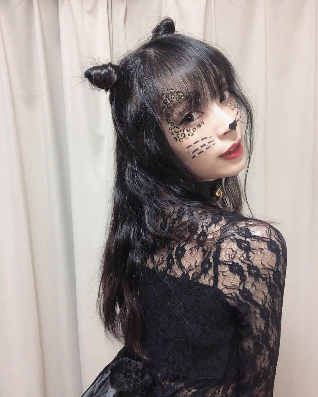 たなかさえさんのインスタグラム写真 - (たなかさえInstagram)「🦇🎃HAPPY HALLOWEEN🎃🍭 . 今年は黒猫ちゃんになったよ🐈💕 . 投稿遅れました‪( ´•౪•`)‬ . #holloween#holloween2020#cosplay#blackcat#黒猫#コスプレ#ハロウィン#コスプレ配信#japanesegirl」11月5日 20時37分 - sae.tnk