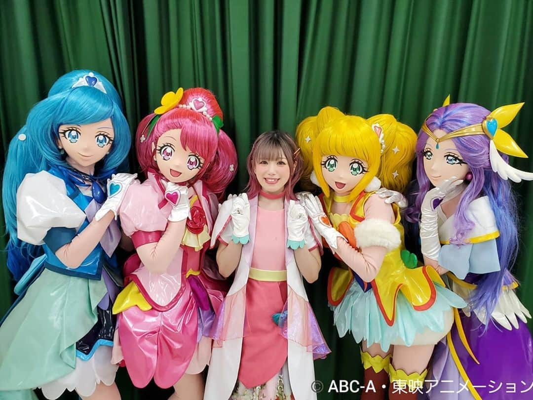 Machicoさんのインスタグラム写真 - (MachicoInstagram)「キュアグレース💗キュアフォンテーヌ💙 キュアスパークル💛キュアアース💜 プリキュアのみんなと一緒にステージで歌って踊ったんだよおおぉおおおお😭💕 キュンキュンキュンキュン🌈 #Machico #横浜文化プログラム2020  #ヒープリ #プリキュア #precure」11月5日 20時49分 - machico_3s25