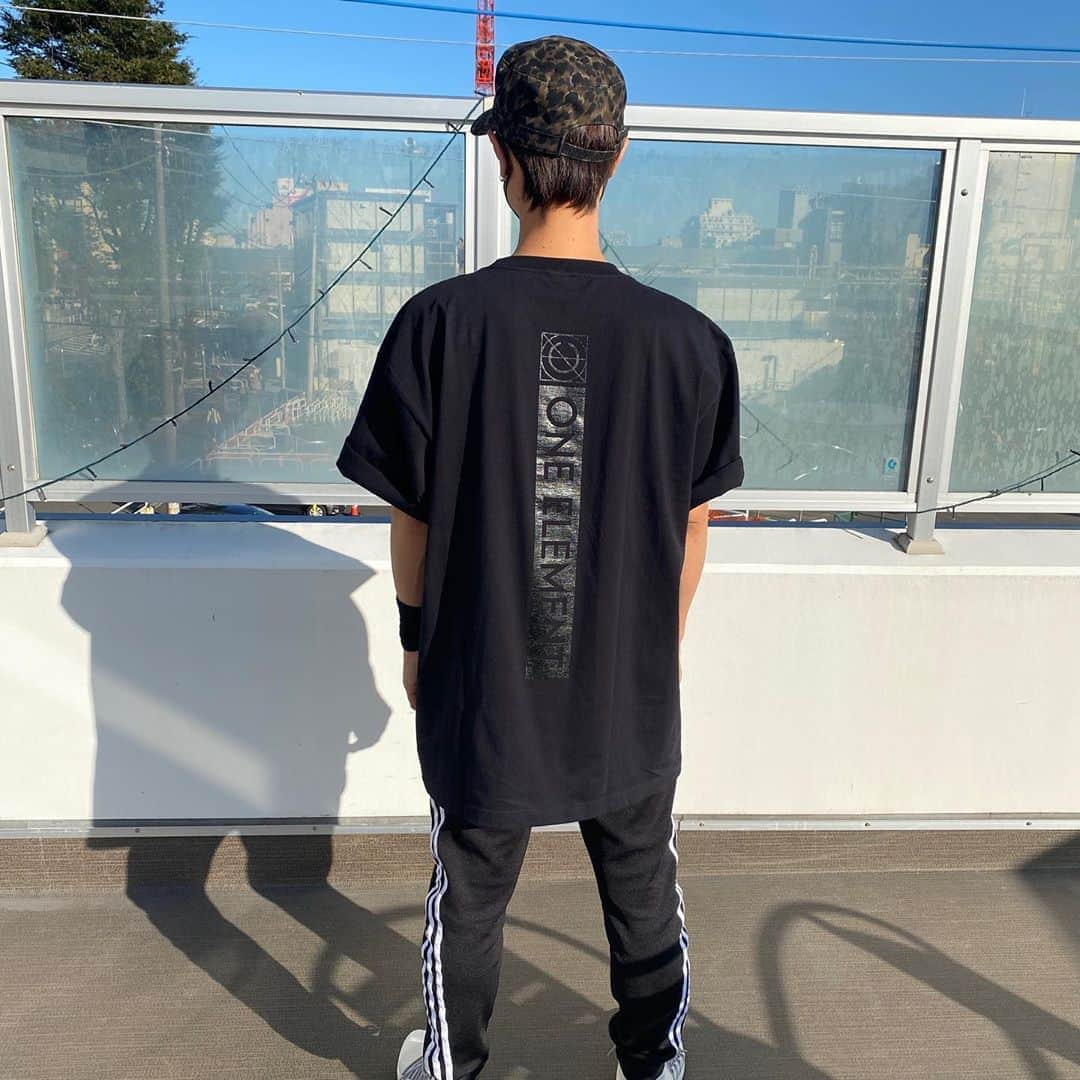 高井淳さんのインスタグラム写真 - (高井淳Instagram)「ONE ELEMENT  NEW T-shirt   できたので一足お先に  バックプリントはボディの色と同じで 光のあたり方で見え方も変わるのでgood👍  ボディも高級感のあるコーマ糸使用 肌触りも滑らかです。  詳細は後日！！」11月5日 20時41分 - jun_t_0110