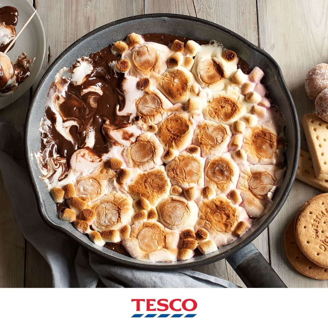 Tesco Food Officialさんのインスタグラム写真 - (Tesco Food OfficialInstagram)「There’s always room for s’mores! Bring the flavours of #BonfireNight indoors with some chocolaty, marshmallowy goodness.  Ingredients  100g dark chocolate, broken into pieces 100g milk chocolate, broken into pieces 100ml double cream 100ml condensed milk 150g marshmallows 25g pink and white mini marshmallows biscuits, cakes and fruits to dip (optional)  Method  1. Preheat the grill to high. Put both types of chocolate, the cream and condensed milk in a large bowl placed over a pan of barely simmering water, ensuring that the bowl doesn’t touch the water.  2. Allow to melt for a few mins, then stir until smooth and glossy – add a splash of water if it seems to be sticking.  3. Transfer to a medium ovenproof dish to create a thick layer, then cover with the large marshmallows. Scatter over the mini marshmallows to fill in any gaps (depending on the size of your dish, you may need a few more marshmallows to cover the chocolate).  4. Cook under the grill for 3-4 mins until the marshmallows are melted and toasted on top. Serve with biscuits, fruits or small treats for dipping.」11月5日 20時45分 - tescofood