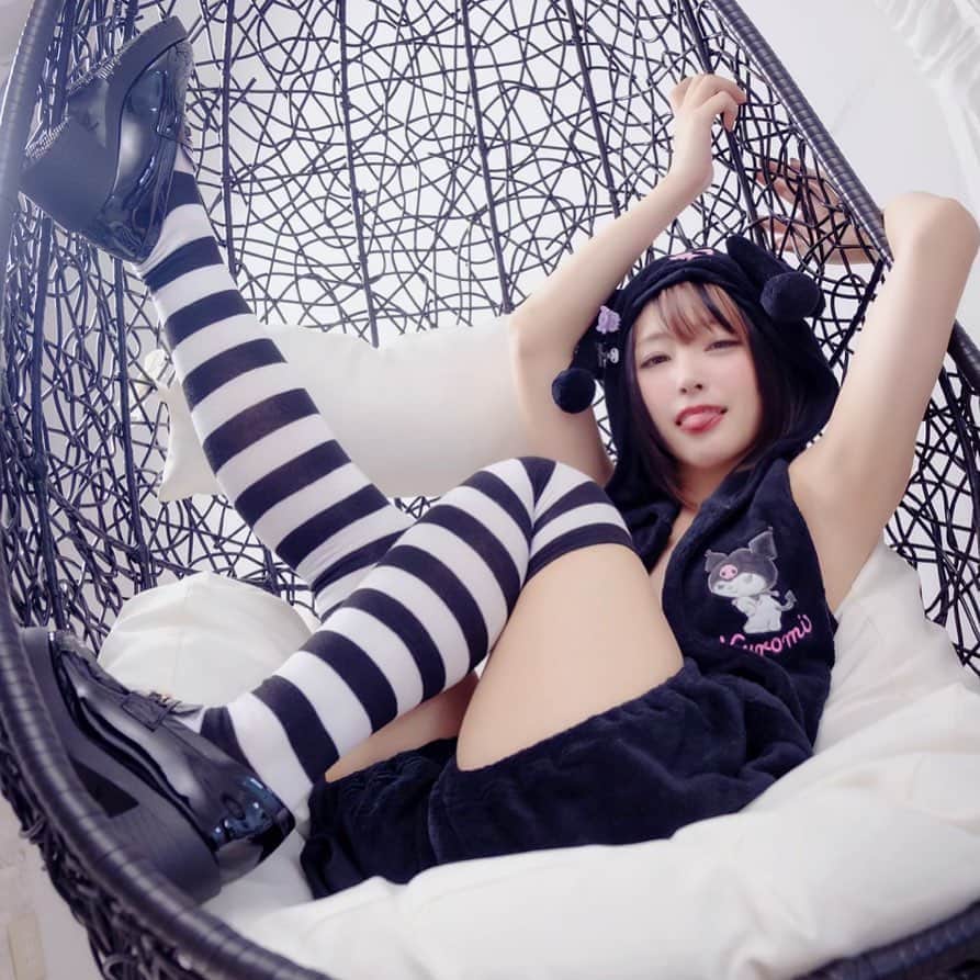 霧宮てんのインスタグラム：「しましまニーハイ🦓」