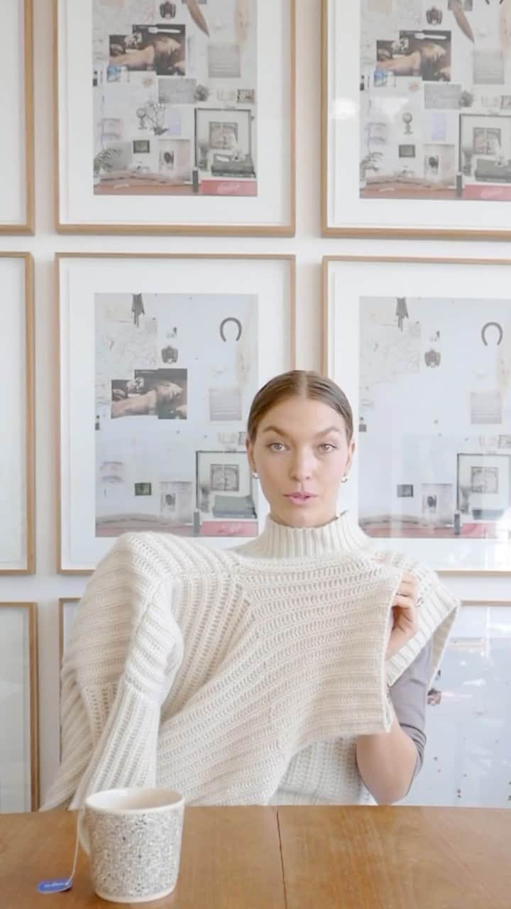 アリゾナ・ミューズのインスタグラム：「@bamford has released undyed wool to the world 😍 Proof we can work in harmony with the animals’ natural genetics using natural colour.  Historically sheep were black; it was when farmers discovered that white wool could easily be dyed that a selective breeding process began, black sheep were overlooked and the white sheep we’re familiar with today became the common sight on farms 🐑   Yet the gene that produces the dark fleece remains...and over 20 years ago, this visionary farmer began cross-breeding sheep to revive the darker fibre and celebrate its beauty.  Slowly, the characteristics of these beautiful animals has been recovered and they now carry exceptionally soft yet hard-wearing wool with distinctive natural colours ranging from a mixture of browns to deep, shadowy blacks.  #UndyedAsTheDefault #ColouredByNature」