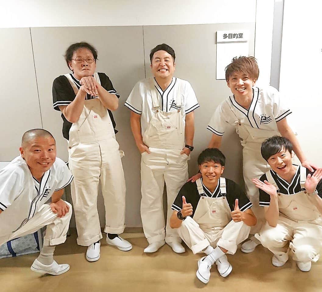 河井ゆずるさんのインスタグラム写真 - (河井ゆずるInstagram)「約3年振りのアキナ牛シュタインでした。  今日の時点でオンラインで１万３千人近くの方が観て下さったみたいです‼️‼️  久し振りに出来たこと、沢山の人に観てもらえた事、本当に嬉しかったです😭  オンラインのチケットは1週間購入可能ですので、是非ご覧下さい🥰  あと、バツウケテイナーのDVDが12月2日に発売になります‼️  こちらも是非宜しくお願いします😉✨」11月5日 20時53分 - kawaiyuzuru