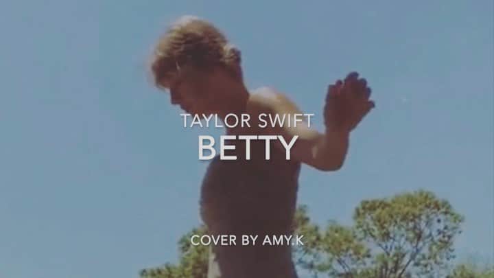 梶愛海のインスタグラム：「Taylor Swift　“forklore” よりBetty を歌って和訳してみました♪  This is my cover of Betty by Taylor Swift! Hope you like it💚  全編は⏩　@utattewayaku  Full version ⏩ @utattewayaku   #instamusic  #likesforlike #followme #coversong #bettycover #taylorswift #forklore #betty #洋楽好きと繋がりたい」
