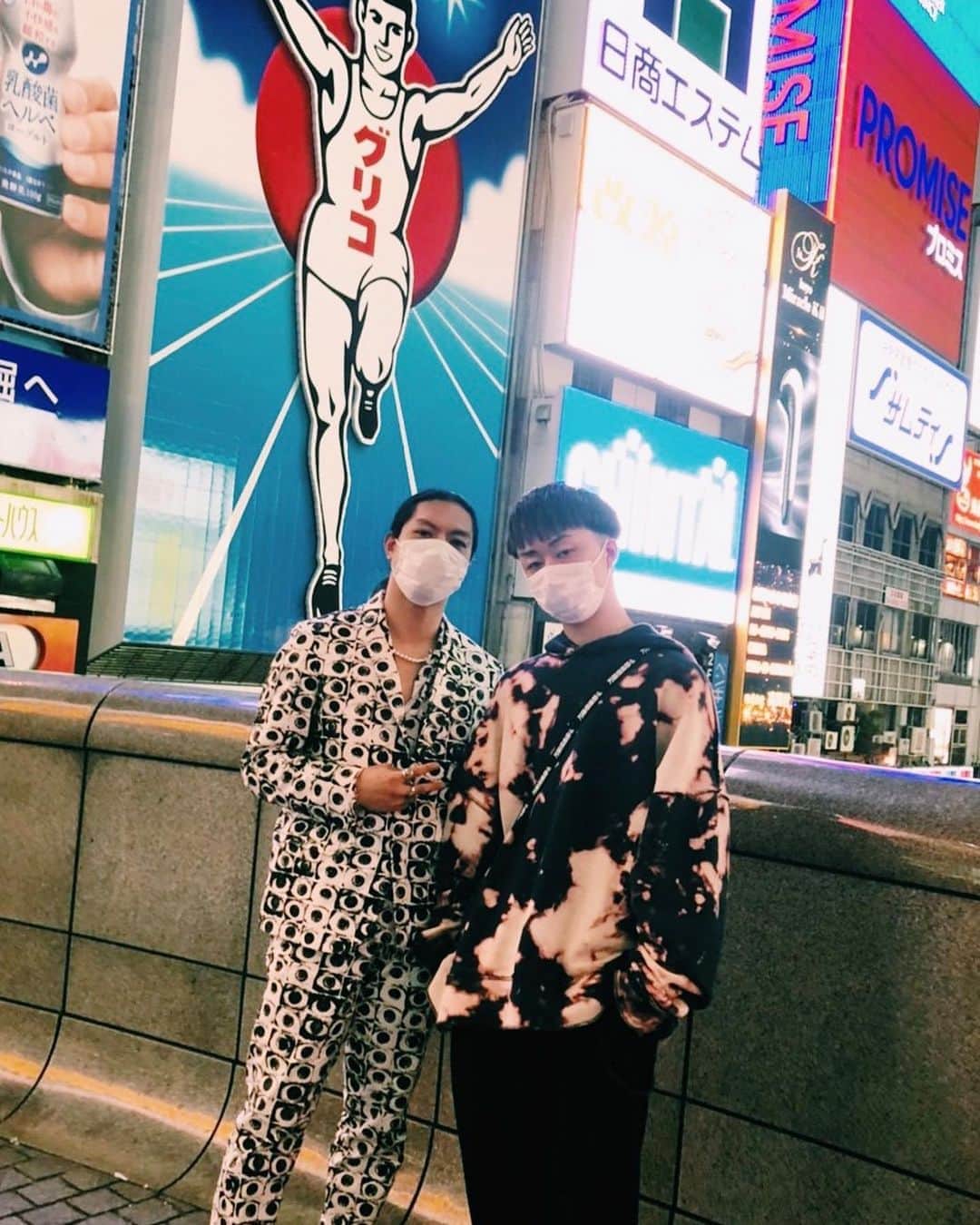 のインスタグラム：「観光客して昨日東京戻りました🗼 噂の赤ちゃん婆ちゃんのお婆ちゃんとアカペラで口喧嘩をするという貴重な謎体験をしました😂🙏」