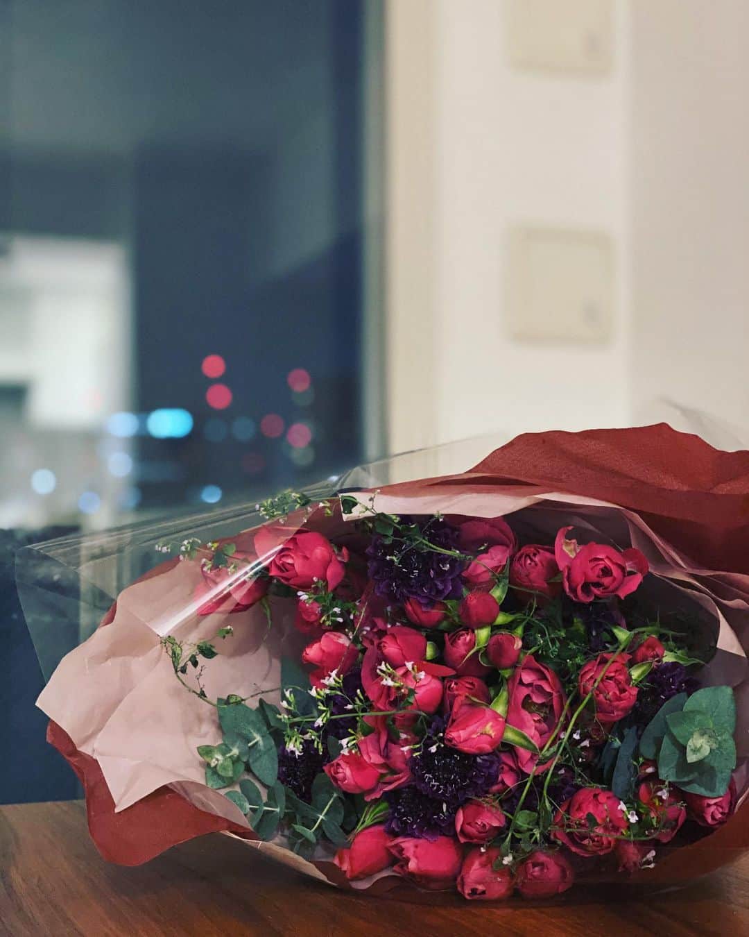 小澤名代さんのインスタグラム写真 - (小澤名代Instagram)「大きな薔薇の花束をお誕生日の日に🌹 いつも大好きな人達に恵まれていて、それが本当に幸せだとしみじみと感じております♡ たくさんのメッセージありがとうございました💕  #mybirthday  #1104」11月5日 21時03分 - ozawanayo