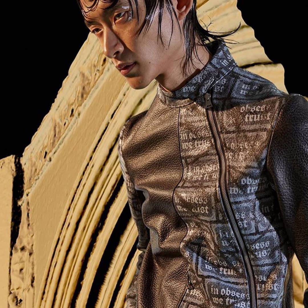 のインスタグラム：「__obsess__ 𝐧𝐨.𝟗 "𝐟𝐨𝐫 𝐭𝐡𝐞 𝐩𝐫𝐚𝐲𝐢𝐧𝐠" ⁣⁣⁣⁣⁣⁣ ⁣⁣⁣⁣⁣⁣look book ⁣⁣ designer: 𝐓𝐞𝐭𝐬𝐮𝐫𝐨 𝐊𝐢𝐭𝐚𝐝𝐚 @__obsess__ ⁣⁣⁣⁣⁣⁣ ⁣⁣ art direction: 𝐉𝐚𝐧𝐚 𝐃𝐚𝐡𝐦𝐞𝐧 @janadahmen_ ⁣⁣⁣⁣⁣⁣ ⁣⁣ photo and CG art: 𝐆𝐚𝐞𝐥 𝐃𝐞𝐥𝐡𝐚𝐲𝐞 @gaeldelhaye ⁣⁣⁣⁣⁣⁣ ⁣⁣ stylist: 𝐓𝐚𝐭𝐬𝐮𝐲𝐚 𝐒𝐡𝐢𝐦𝐚𝐝𝐚 @tatsuyashimada1984 ⁣⁣⁣⁣⁣ ⁣⁣⁣ make up: 𝐘𝐮𝐤𝐚 𝐇𝐢𝐫𝐚𝐜 @yuka_hirac ⁣⁣⁣⁣⁣⁣ ⁣⁣ hair: 𝐇𝐚𝐲𝐚𝐭𝐞 𝐌𝐚𝐞𝐝𝐚 @hayatemaeda⁣⁣ ⁣⁣⁣⁣⁣⁣ model: 𝐃𝐚𝐢𝐜𝐡𝐢 𝐘𝐚𝐦𝐚𝐝𝐚 @_yamadadaichi」