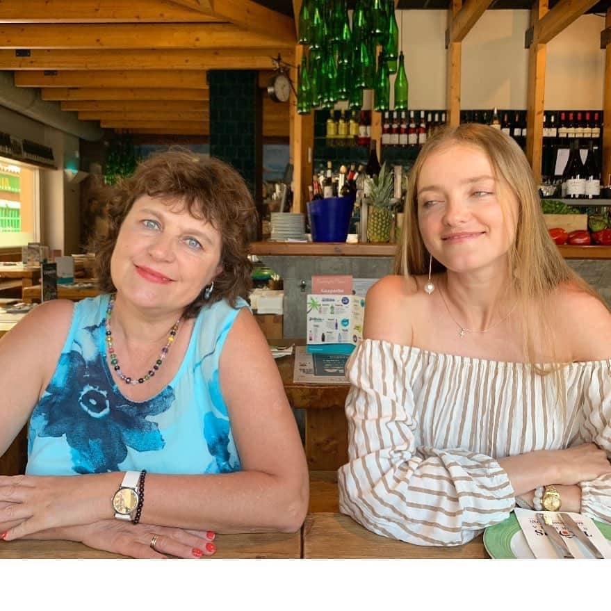 ヴラダ・ロスリャコヴァのインスタグラム：「Face of a happy daughter because she has the best mom.  My mother celebrates her birthday twice in November (sometimes for 3 days in a raw). She was born on November 5th in a small village and when her parents went to get her birth certificate one day after, ladies who worked at the office simply stamped “November 7th” in it just because that was the day it was ordered. 💁‍♀️  С твоим настоящим, неофициальным Днём Рождения, любимая мамочка!」