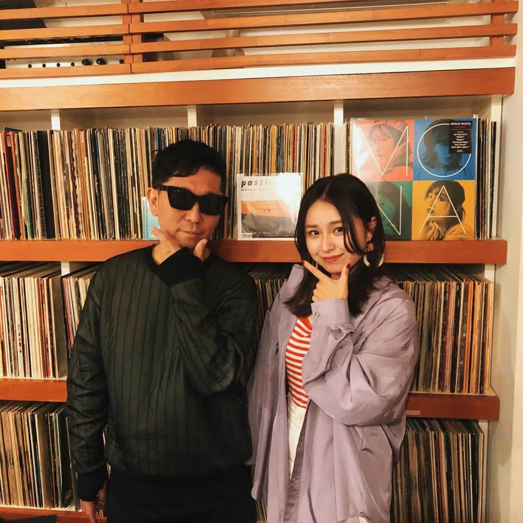 脇田もなりさんのインスタグラム写真 - (脇田もなりInstagram)「m-flo☆ @takudj さん による @awa_music  ポッドキャスト 『☆Taku Takahashiのほかでは聞けない話』に脇田もなりゲストでお話させていただきました！！ エピソード公開しましたので是非聴いてね🥰  AWAポッドキャストはFreeプランでもフル尺でお楽しみいただけますので是非チェックしてみてね！！🥰  Takuさんとお話することが出来て本当に嬉しかったです✨💕 学生時代のお話など沢山お話してます😭 良かったら聴いてください☆☆  11月4日 AWA独占配信『PEPPERMINT RAINBOW』REMIX配信スタートしました！！！ 是非是非聴いてください🥰  #awa #ポッドキャスト #配信 #脇田もなり #mflo #ハイボール #singer」11月5日 21時15分 - monariwakita