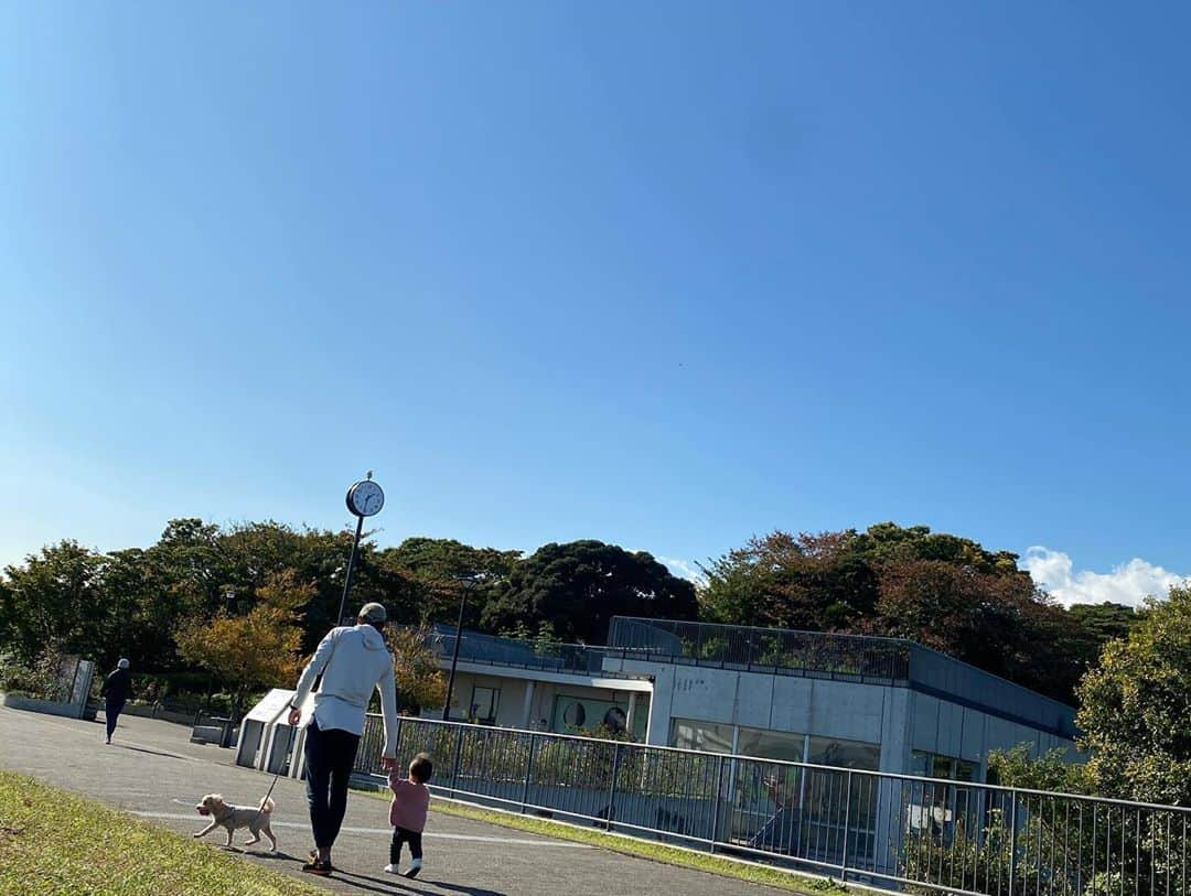 オナイウ阿道さんのインスタグラム写真 - (オナイウ阿道Instagram)「久々のみんなでお出かけ👨‍👩‍👧‍👧  父ちゃんがんばります！！！  #アンパンマンミュージアム #デビュー #公園 #お散歩 #ピクニック #日産スタジアム #dsquared2」11月5日 21時10分 - onaiwu_ado