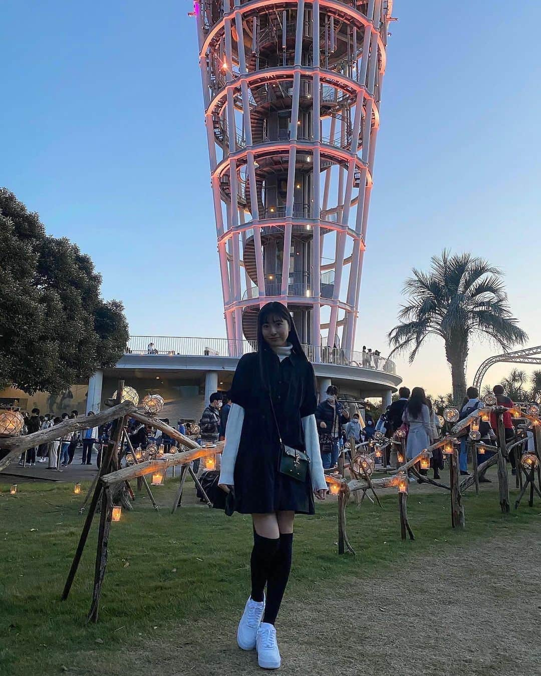 平塚麗奈さんのインスタグラム写真 - (平塚麗奈Instagram)「・ #湘南candle  シーキャンドルからみた夕焼けと 沢山のキャンドルに囲まれた景色、 最高でした、⤴︎⤴︎⤴︎💡  今月の8日(日)までらしいので お時間かる方週末是非 行ってみて下さい🤤 めちゃくちゃ癒されます、！！」11月5日 21時18分 - hiratsuka_reina