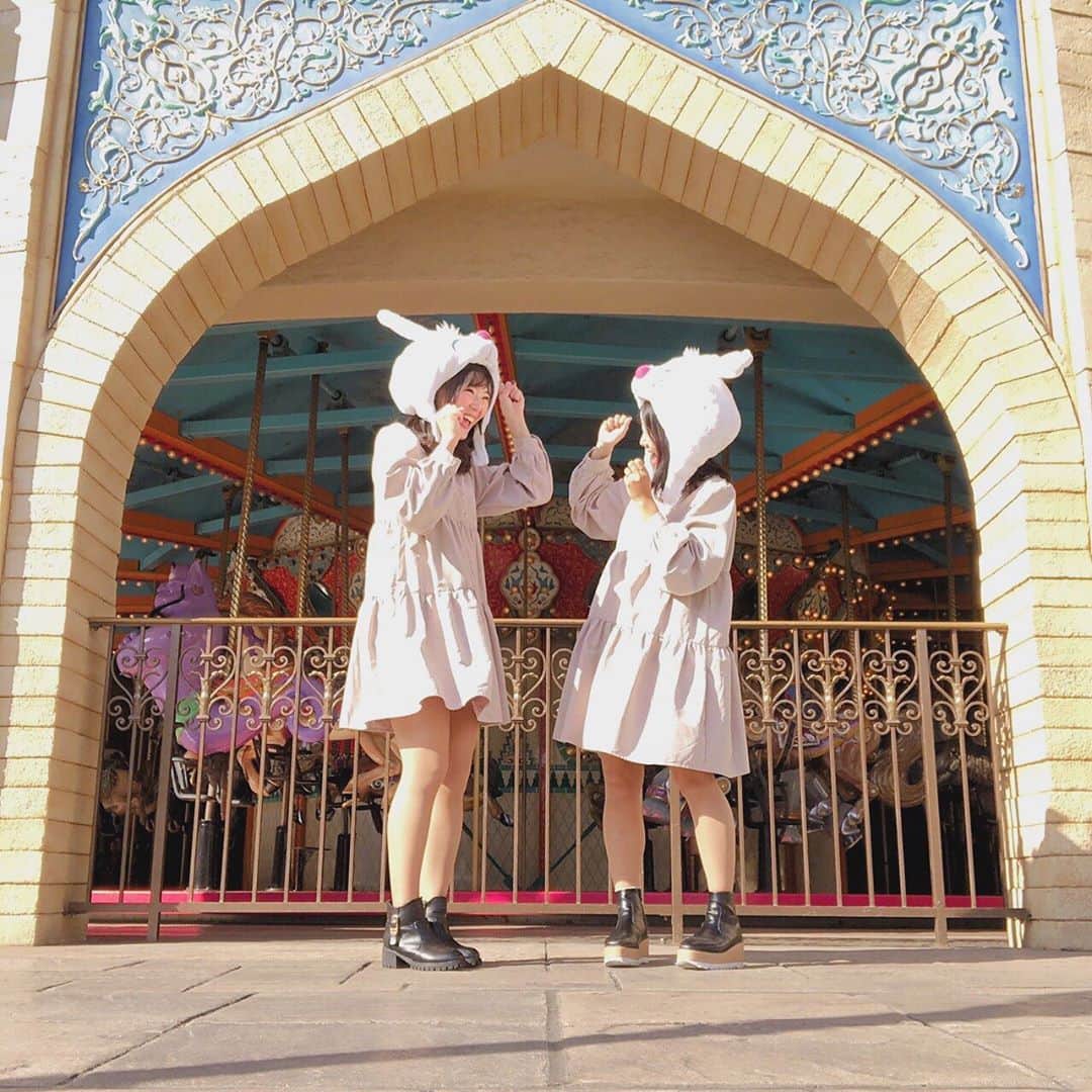 松本紗依さんのインスタグラム写真 - (松本紗依Instagram)「🐇🕒 * 適当に撮ってたけど良い写真ってやつ めっちゃ楽しそう😆✨ * #アラビアンコースト #ディズニーシー #ファンキャップ #白うさぎ #ディズニーコーデ」11月5日 21時20分 - sayo_rinrin