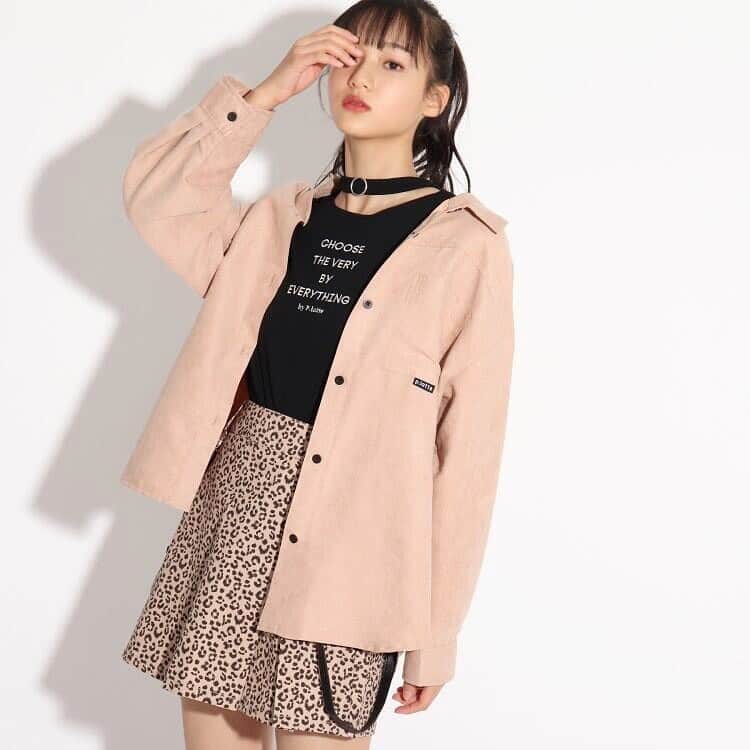 のインスタグラム：「ピンクラテの 冬服すっごく可愛くて たくさんげっとするつもり！！ ・ ・ 撮影の時ずっと 可愛い〜可愛い〜って 言ってたはず✌🏻🍒 ・ ・ #ピンクラテ #秋冬コーデ  #花田姫佳」