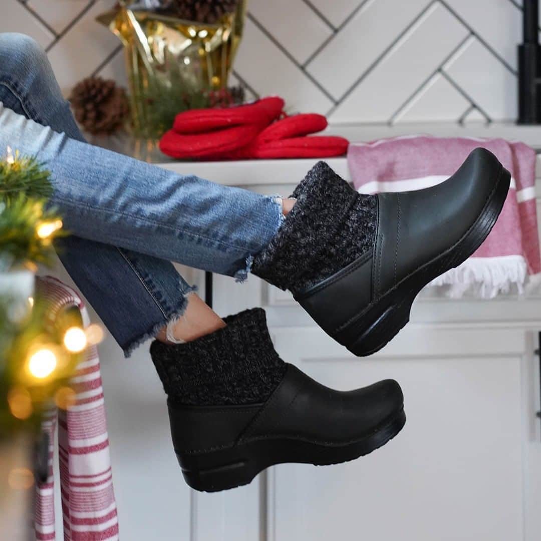 ダンスコのインスタグラム：「For the clog lovers, and everyone else on your list, our 2020 gift guide is here! Shop on our website now.」