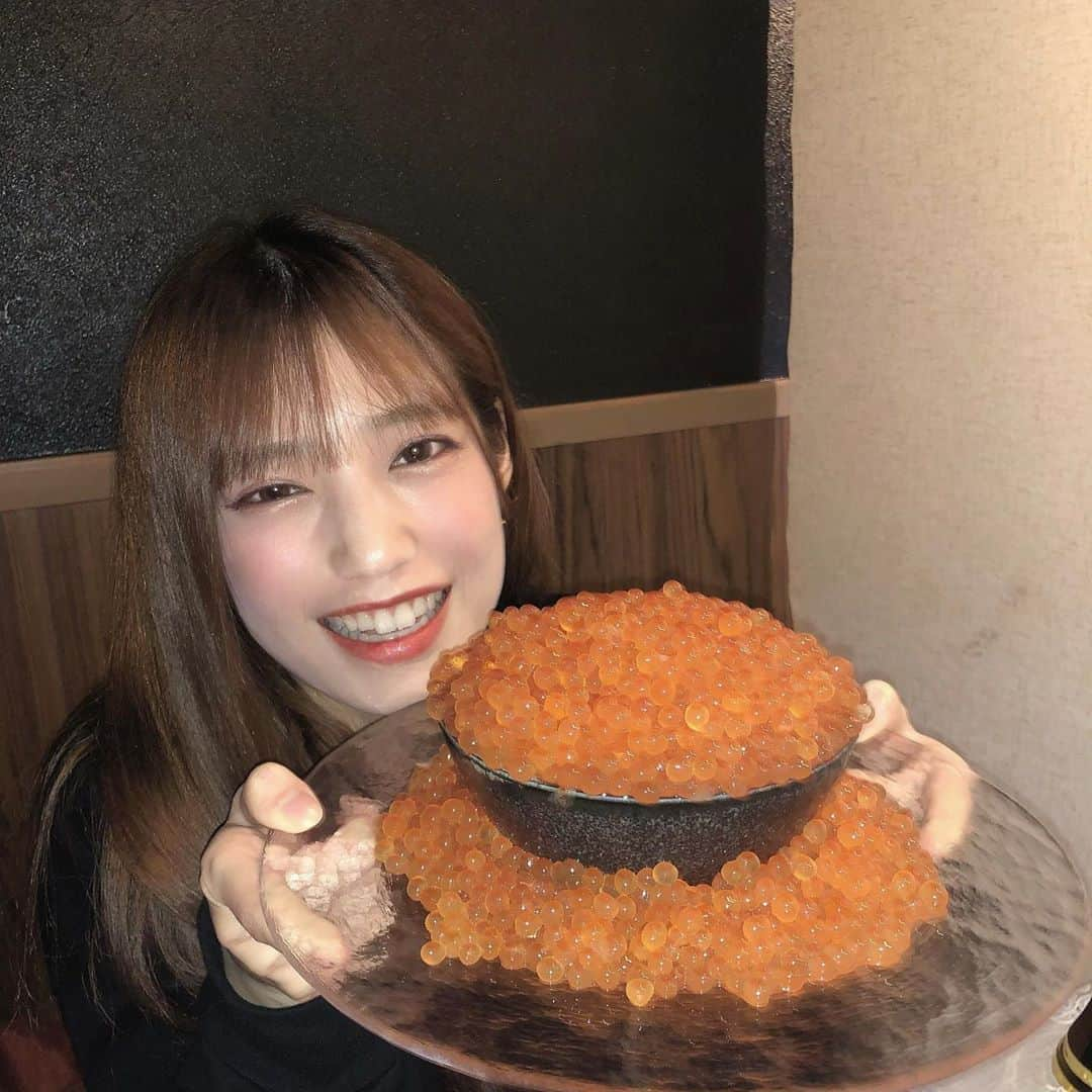 飯泉吏南さんのインスタグラム写真 - (飯泉吏南Instagram)「. . めちゃくちゃインスタ映えな ご飯屋さん発見してしまった😭🍴💓 (動画たくさんあるからぜひ最後まで スクロールしてほしい！！) . 大宮駅近くの北海道バルTOKAPU  @tokapu.oomiya っていうお店なんだけど 北海道の食材たくさん使ってて 魚も肉も野菜も美味しすぎた、、😭 . それにしても最後に出てくるいくらのつっこめしが 本当にすごすぎてびっくりしちゃった、、🥺 . インスタ映え系のお店って 見た目だけなとこ多いけど ここは味もしっかり美味しかったし ウニも臭みないくらい新鮮で たくさんの料理に使われてて ウニ好きとしては最高すぎた、、！ . コースの量が結構多めだから3、4人とかで 行くのにもおすすめかなって思うよ🙆‍♀️！ . . #北海道バルTOKAPU大宮店 #大宮居酒屋 #大宮グルメ #大宮バル #大宮サプライズ #北海道バル #大宮北海道 #大宮ジンギスカン #pr #トリドリベース」11月5日 21時30分 - pocha_rina