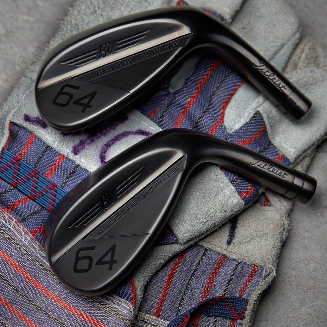 HYPEBEASTさんのインスタグラム写真 - (HYPEBEASTInstagram)「@hypegolf: The @titleist has unveiled a new WedgeWorks 64W Limited Edition wedge. It features an ultra-durable Diamond Like Coating finish with a “64” graphic on the toe and has been made for players who play in firm conditions and on golf courses with elevated greens. It’s available now through WedgeWorks on @vokeywedges for $250 USD.⁠ Photo: Titleist」11月5日 21時30分 - hypebeast