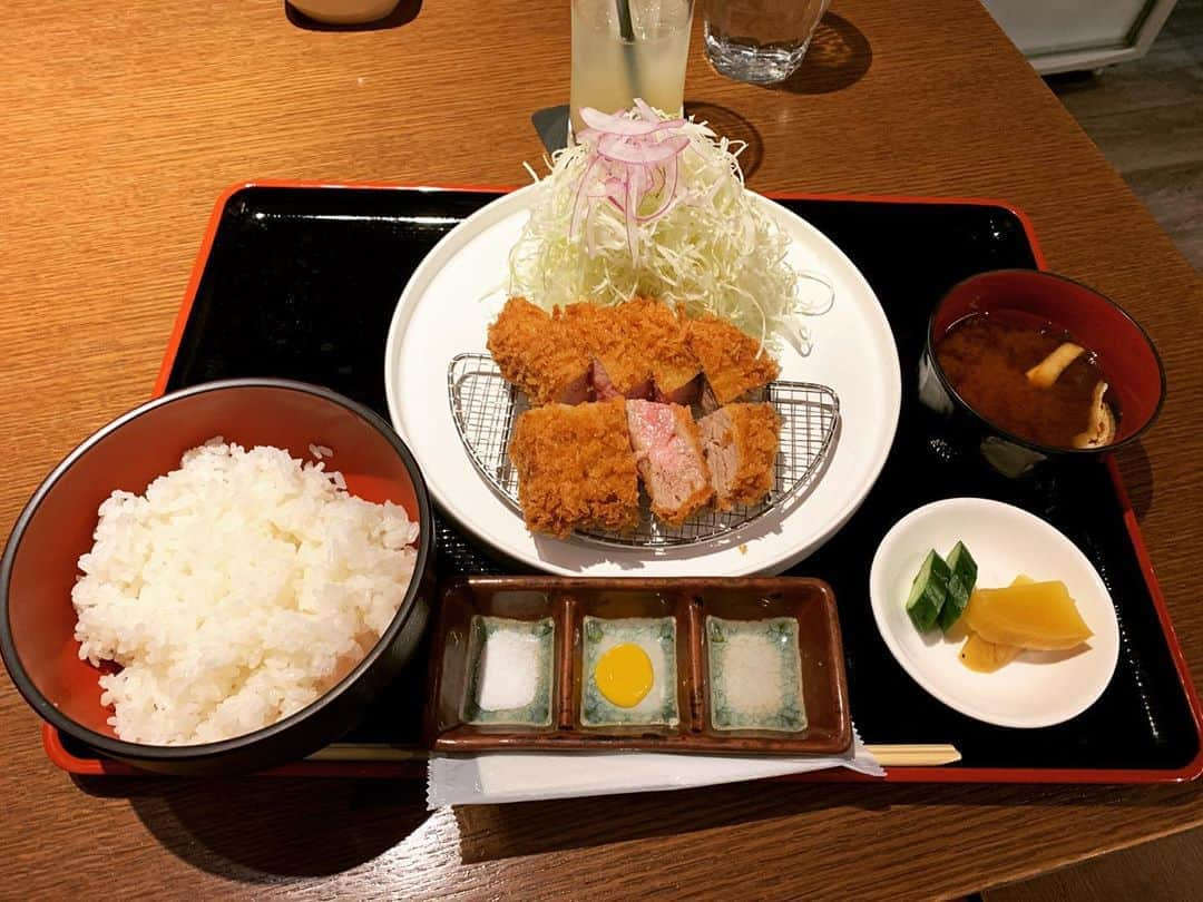 こにわさんのインスタグラム写真 - (こにわInstagram)「何もつけなくても肉の味だけで充分🤩 衣は剥がれない、しかもサクサク、肉汁と肉の味だけで完食できる「とんかつ」は初めて！  肉の神様からの贈りものは世界最強です😚😙  #シブツウ  #加藤牛肉店  #肉の神様 #うますぎる」11月5日 21時35分 - koniwa1982