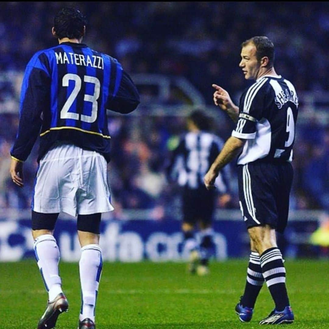 マルコ・マテラッツィさんのインスタグラム写真 - (マルコ・マテラッツィInstagram)「🖤💙 #memories #throwback @championsleague @alanshearer @inter」11月5日 21時40分 - marcomaterazzi