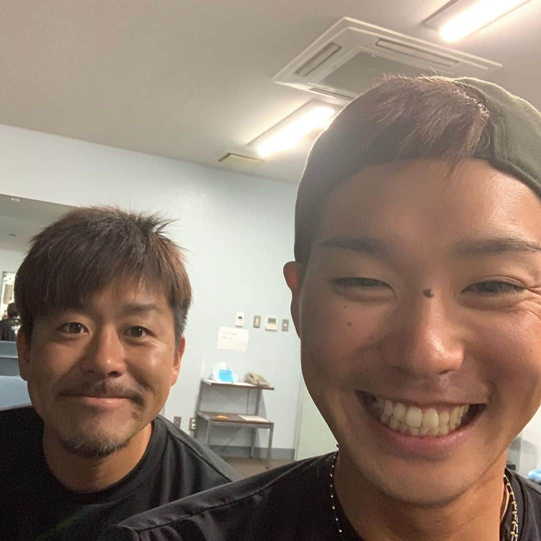 石川亮のインスタグラム：「辛い時も、悩んでる時も、優しい兄貴。  みんなもバネさん大好きだよね？ 僕も大好き。  @toshiki_k42  ＠兄貴」