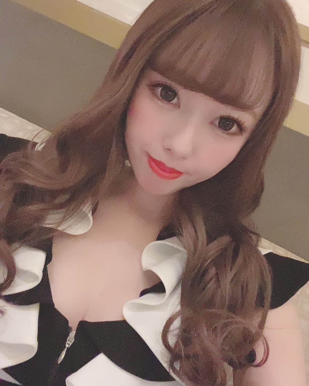 ゆんのインスタグラム：「💇🏻‍♀️ . 髪暗くした〜！ .  #ガーデン #ガーデン川崎 #川崎 #横浜 #新宿 #歌舞伎町#六本木 #銀座 #名古屋 #ミナミ #北新地 #神奈川 #すすきの #キャバクラ #キャバ嬢 #ガールズバー #シャンパン  #水商売 #夜職 #キャバ嬢メイク #キャバ嬢ヘアメイク #キャバドレス #ドレス #いいね返し #キャバ子ちゃんには騙されない #キャバ子ちゃん #ポケパラ #ポケパラ関東」