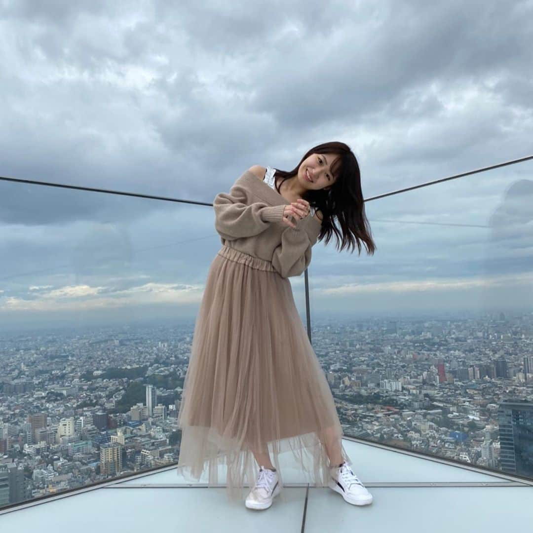 野中美希さんのインスタグラム写真 - (野中美希Instagram)「ちぃちゃんと一緒に#SHIBUYASKY へ☁️ 素敵な景色でした！ . I went to SHIBUYA SKY with Chii Chan☁️ It was a nice view:) . #ちぃちゃん#森戸知沙希 ちゃん#helloproject#morningmusume#野中美希#ちぇる#☁️#2枚目#目瞑ってしまった#🧐」11月5日 21時47分 - miki_nonaka.official