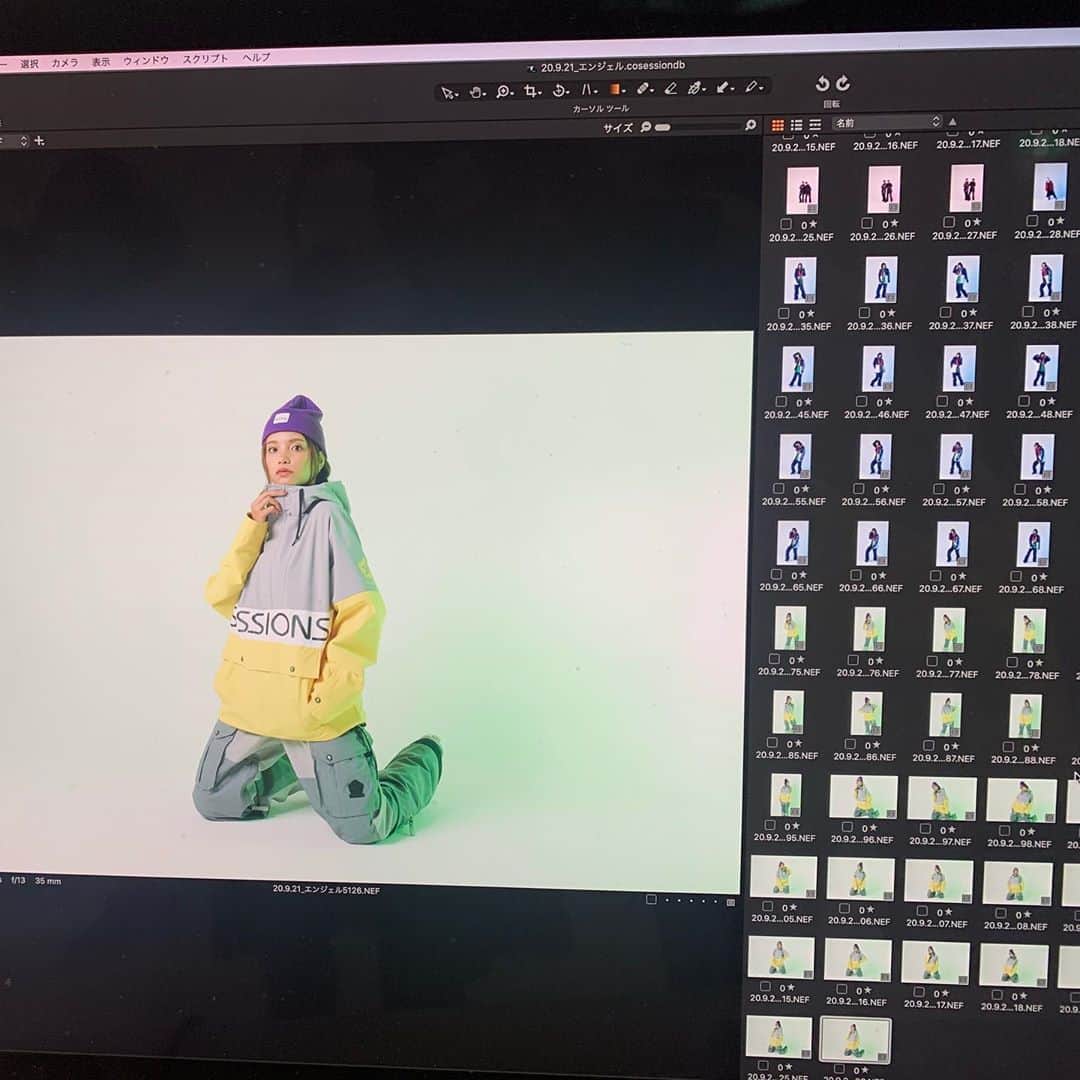 佐々木まゆのインスタグラム：「10/28に発売されたsnow angelに出てるらしいので見れたらみてください🥺🥺🥺  ファッションページとかいろいろいるみたいです😔 スノボーの時期だね〜！！！今年はすでに新しいウェアゲットした⤴︎⤴︎ #snowangel」