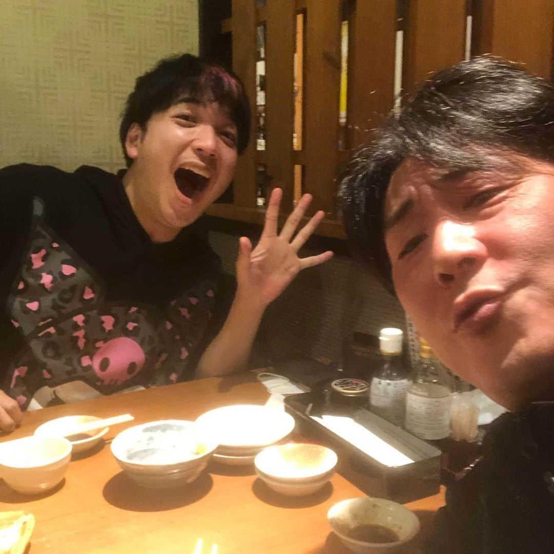 岡山祐児さんのインスタグラム写真 - (岡山祐児Instagram)「#よこおりょうすけ #YouTuber #2人飲み #なんか知らんけど #口説かれてる」11月5日 21時55分 - yuji.okayama