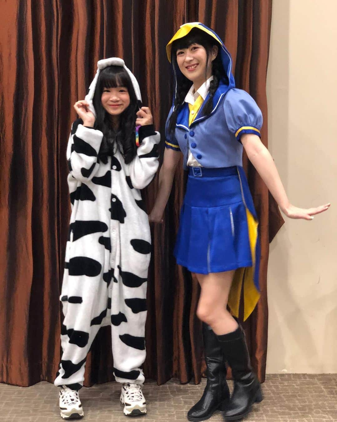 伊豆田莉奈さんのインスタグラム写真 - (伊豆田莉奈Instagram)「🐮Baby Cow กับBig Penguin🐧 จริงๆวัวต้องตัวใหญ่กว่าPenguinน้าาาาาาาาาา😂😂😂😂5555 @milk.cgm48official เป็นตัวเล็ก🐮💗 Penguinที่ตัวใหญ่กว่าวัวเป็นตัวนี้เป็นตัวแรกที่ในโลกแน่นอน!!!!!555555  🐮赤ちゃん牛とビッグペンギン🐧 本当は牛のがペンギンより大きくなきゃいけないのに😂😂😂😂笑 Milk(ミルク)はとっても小さいの🐮💗 牛よりデカいペンギンはこのペンギンが世界で初めてだね！！笑  #milkcgm48 #izurinacgm48 #🐧 #🐮 #伊豆田莉奈 #いずりな #cgm48」11月5日 21時56分 - rina.cgm48official