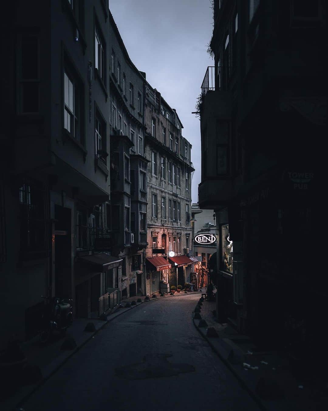 Thomas Kakarekoさんのインスタグラム写真 - (Thomas KakarekoInstagram)「it might turn into a different story  Taking a little break of sharing autumn in Berlin with this throwback to last summer in Istanbul. Can’t wait to finally be back to this city.  #istanbul」11月5日 22時07分 - thomas_k