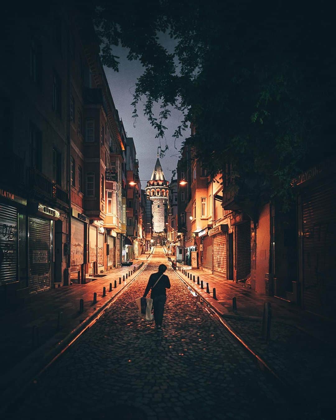 Thomas Kakarekoのインスタグラム：「it might turn into a different story  Taking a little break of sharing autumn in Berlin with this throwback to last summer in Istanbul. Can’t wait to finally be back to this city.  #istanbul」