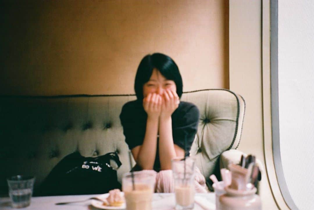 高橋胡桃さんのインスタグラム写真 - (高橋胡桃Instagram)「.#📷  filmをなんの知識もなく 可愛いというだけで買った人の結末  半分くらいぼけてました」11月5日 22時08分 - kurumi_takahashi_