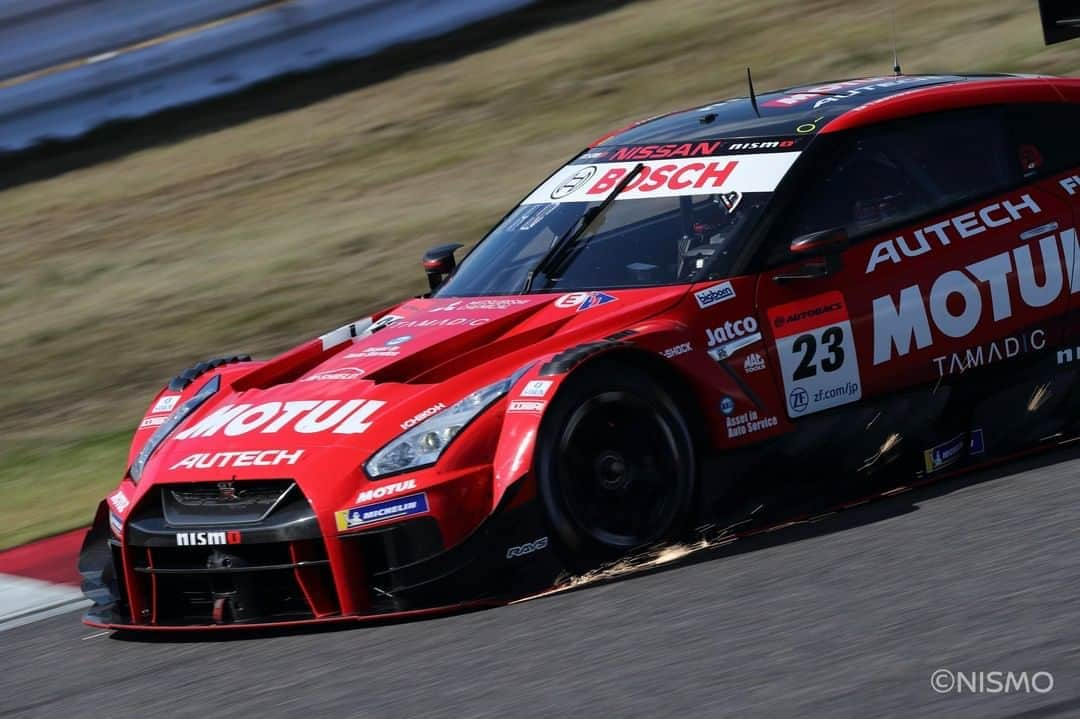 MOTUL Japanさんのインスタグラム写真 - (MOTUL JapanInstagram)「【NISMOの23号車 MOTUL AUTECH GT-R!!!】 . 栃木県のサーキット ツインリンクもてぎで11/7-8にSUPER GT Rd.7が開催されます。 . シリーズも終盤に入り より激しいバトルが繰り広げられるであろうRd.7。 NISMO勢の熱い走り・レース展開にも注目です!! . 写真はRd.6 SUZUKAで松田 次生選手とロニー クインタレッリ選手がドライブし劇的な勝利を飾ったMOTUL AUTECH GT-R!!! 今回の活躍も楽しみ!! . #motul #MOTULJapan #poweredbymotul  #motulautechgtr #motulautech #nismo #nissanmotorsportinternational #gtr #r35 #r35gtr #35gtr #gtrr35 #gtr35 #スーパーgt #gt500 #supergt #gtrnation #モチュールオーテック #モチュール #ニスモ #モータースポーツ好きな人と繋がりたい #レース好きな人と繋がりたい #クルマ好きな人と繋がりたい #車好きな人と繋がりたい #300V #高性能オイル #松田次生 選手 #ロニークインタレッリ 選手」11月5日 22時00分 - motuljapan