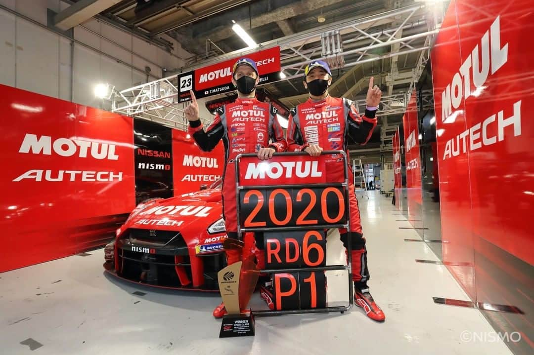 MOTUL Japanさんのインスタグラム写真 - (MOTUL JapanInstagram)「【NISMOの23号車 MOTUL AUTECH GT-R!!!】 . 栃木県のサーキット ツインリンクもてぎで11/7-8にSUPER GT Rd.7が開催されます。 . シリーズも終盤に入り より激しいバトルが繰り広げられるであろうRd.7。 NISMO勢の熱い走り・レース展開にも注目です!! . 写真はRd.6 SUZUKAで松田 次生選手とロニー クインタレッリ選手がドライブし劇的な勝利を飾ったMOTUL AUTECH GT-R!!! 今回の活躍も楽しみ!! . #motul #MOTULJapan #poweredbymotul  #motulautechgtr #motulautech #nismo #nissanmotorsportinternational #gtr #r35 #r35gtr #35gtr #gtrr35 #gtr35 #スーパーgt #gt500 #supergt #gtrnation #モチュールオーテック #モチュール #ニスモ #モータースポーツ好きな人と繋がりたい #レース好きな人と繋がりたい #クルマ好きな人と繋がりたい #車好きな人と繋がりたい #300V #高性能オイル #松田次生 選手 #ロニークインタレッリ 選手」11月5日 22時00分 - motuljapan