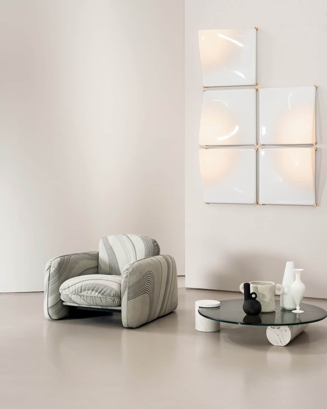 Baxterのインスタグラム：「"Always design a thing by considering it in its next larger context – a chair in a room, a room in a house, a house in an environment, an environment in a city plan"  (Eliel Saarinen)   BRIGITTE armchair by @dragaandaurel and VERRE PARTICULIER small table by @studiopepe_official   📷 @andreaferraristudio   #moodbook2021 #baxtermadeinitaly #baxter #newcollection #interiordesign #interior #design #furniture #2021 #leather」