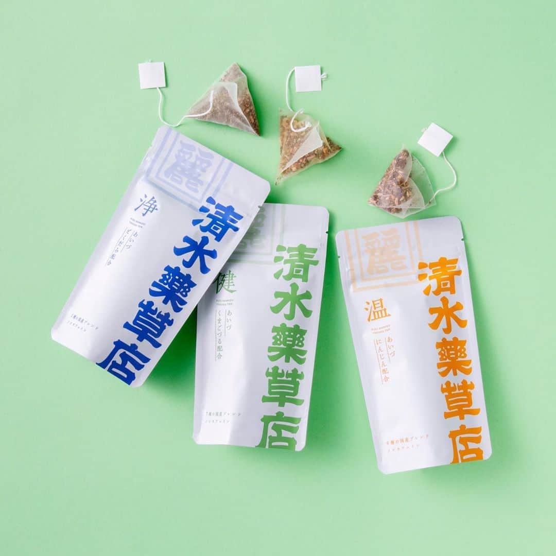 Hanako公式さんのインスタグラム写真 - (Hanako公式Instagram)「苦い、まずいは過去のもの。“おいしい漢方”、集めました🍂﻿ ﻿ 福島県の会津地方は、江戸時代から漢方の原材料となる薬草を栽培してきた歴史を持つ。その地で70年以上店を構える〈清水薬草店〉のオリジナルブレンド茶は、香り高く飲み心地もやさしい。﻿ ﻿ 【Hanako1190_気持ちいい生活の選びかた】﻿ #Hanako #Hanako_magazine #SDGs #sustainabledevelopmentgoals #サスティナブル #サステナブル #フェアトレード #環境に優しい #地球に優しい #サスティナブルな暮らし #エシカルフード #漢方 #冬の薬膳 #食養生 #簡単レシピ #おうちごはん #丁寧な暮らし#料理記録 #清水薬草店#photoby_KenyaAbe」11月5日 22時17分 - hanako_magazine