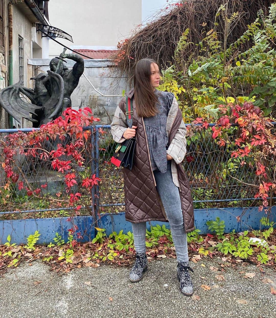 リュプカ・ゴイッチのインスタグラム：「@joliepetitebyljupkagojic 🤎🍂🍁」