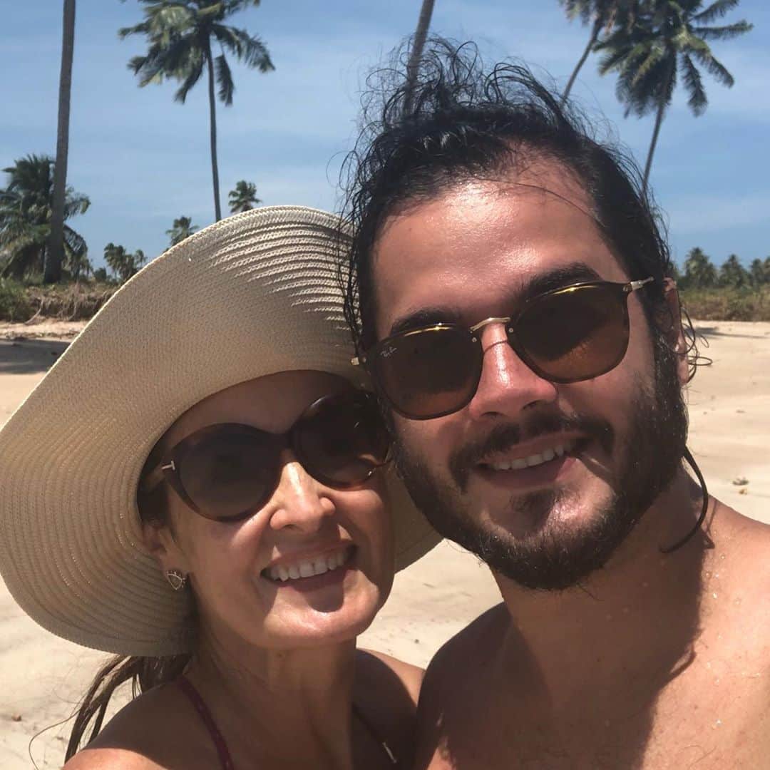 ファチマ・ベルナルデスのインスタグラム：「Que paraíso! Já queremos voltar! #cadaminutoimporta #eueele」
