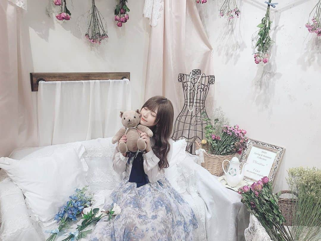 山田麻莉奈さんのインスタグラム写真 - (山田麻莉奈Instagram)「. Fi.n.tさんの展示会行ってきた🌸  もう春夏のお洋服〜 今回のもかわいかった.... 今回からルームウェアもあって買っちゃった。 着るの楽しみ𓈒 𓂂𓏸  中に着てるブラウスは今販売されてるやつで 着てみたら可愛くて今日買いました♡  はやく春になれ〜〜()」11月5日 22時20分 - marina.yamada_324