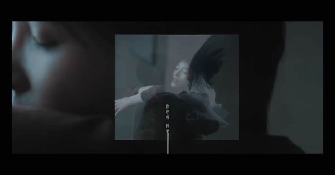 吳子霏（Ellen Wu）のインスタグラム：「奮力前進，無論光年，只為一次擁抱你。﻿ ﻿ 第一次與姚哥 @yaochunyao 拍片，也是第一次以舞蹈來表演，真的不容易，回家之後身體像被卡車輾過一樣( ´▽` )ﾉ，不過非常過癮，能以舞蹈來表達情緒與慾望，以一種本能地方式來感受彼此。﻿ 謝謝兩位肢體老師。﻿ ﻿ Thank you @tizzybacofficial 如此美的音樂﻿ Director ｜@ouchelun﻿ 肢體老師｜立翔 @flywu_who 、孝慈﻿ YouTube｜Tizzy Bac｜ #穿越光年的孤獨﻿ https://youtu.be/an0X7GTmxiI」