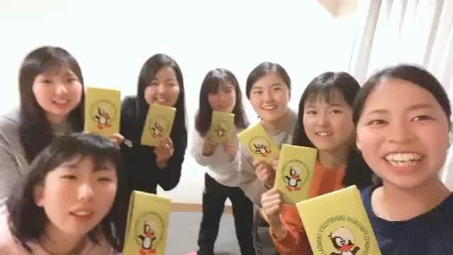 佐伯三貴のインスタグラム：「東北福祉大学女子ゴルフ部の学生からメッセージムービーが届きました🥰  明日が団体戦の最終日でこのコースメモは　　　@awesome.japan  にお願いしてオリジナルで作ってもらったメモカバーです🥰  裏に私から学生達へのメッセージが書かれています😊  一人一人が諦めずチームの為にプレーすれば自ずと結果はついてくると信じて明日は頑張ってくれるといいな🥰」