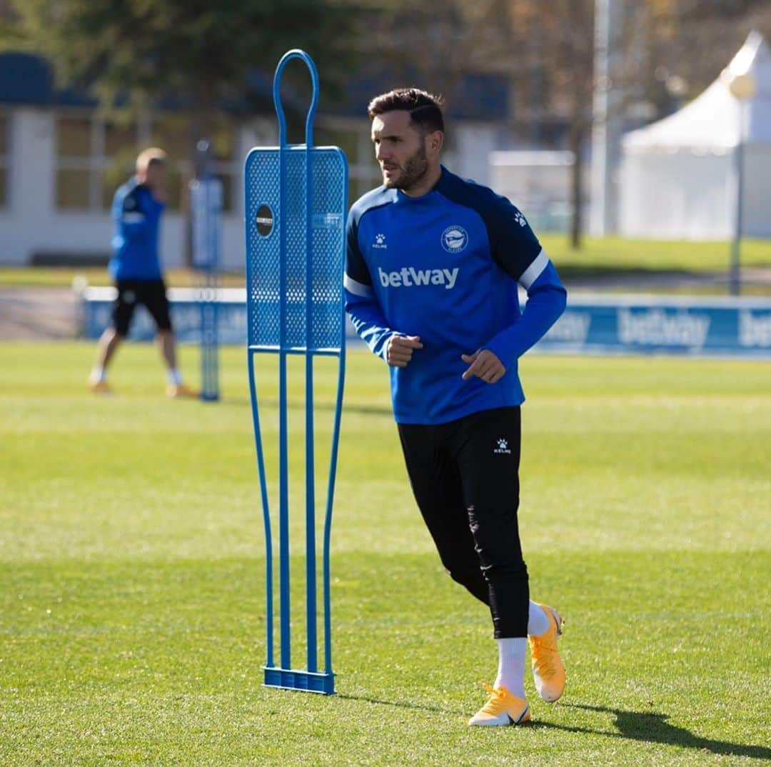 ルーカス・ペレスさんのインスタグラム写真 - (ルーカス・ペレスInstagram)「🔵⚪️ Listos para el domingo 💪🏾⚽️👏🏽 #Goazenglorioso🔵⚪️」11月5日 22時34分 - 10lp