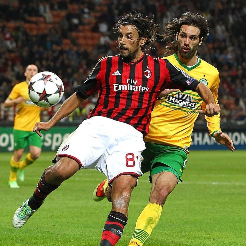 クリスティアン・ザッカルドのインスタグラム：「❤️🖤 @acmilan @championsleague #memories #MilanCeltic #tbt #Milan #Celtic #Samaras #VanDijk #soccer」