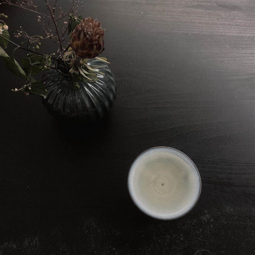 IA（アイエー）さんのインスタグラム写真 - (IA（アイエー）Instagram)「🇨🇳 中国茶のむデス！ この慌ただしい毎日を生きる私たちに必要なのは こうして無理やり人工的に作り出された 静かなひとときネ。」11月5日 22時37分 - iaiaiaz5