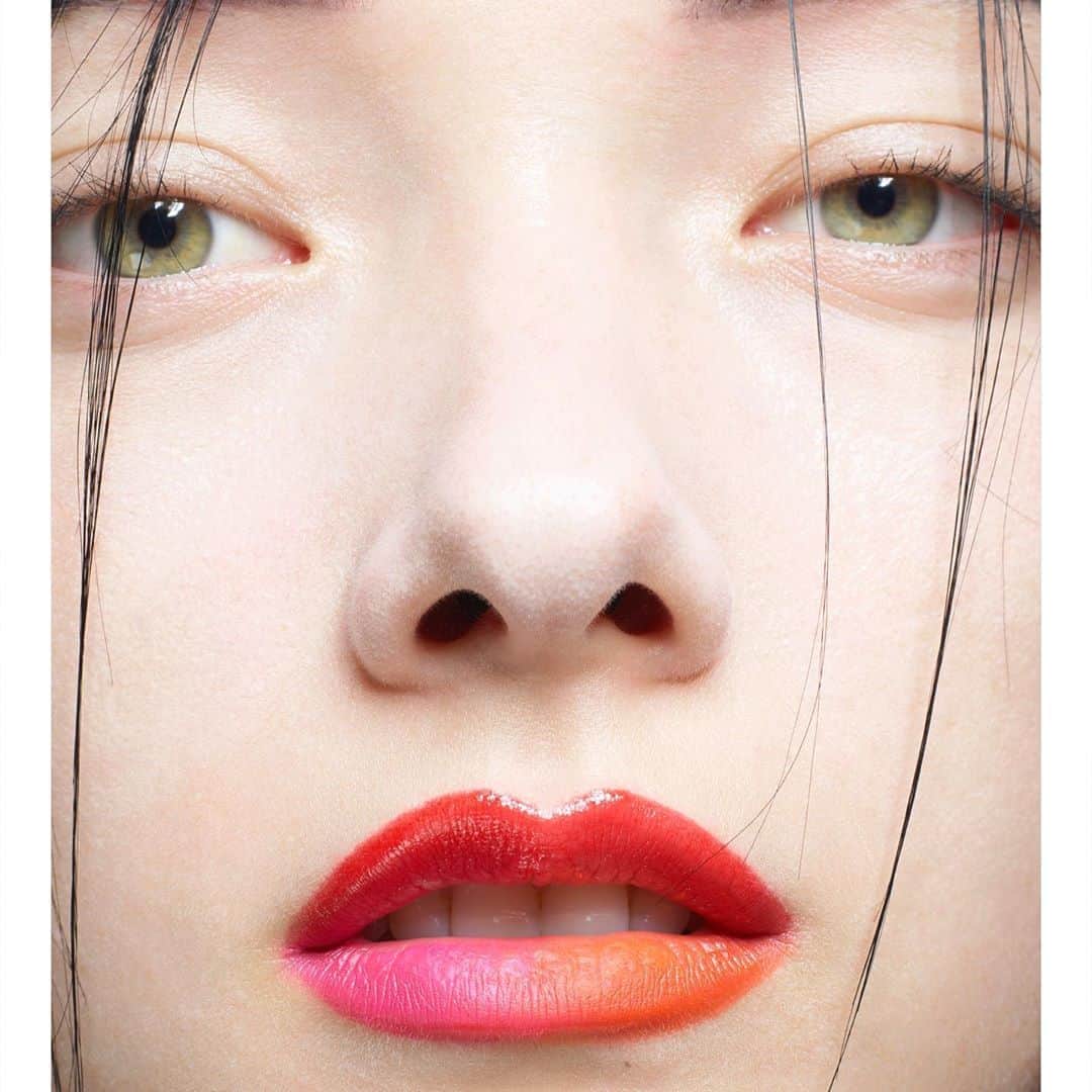 ユミ・ランバートのインスタグラム：「Thank you !! 🥰🥰🥰🥰 📸 @_thomaspaquet_ 💄 @uchiideafb @shuuemura  ❤️ @ludovic70」