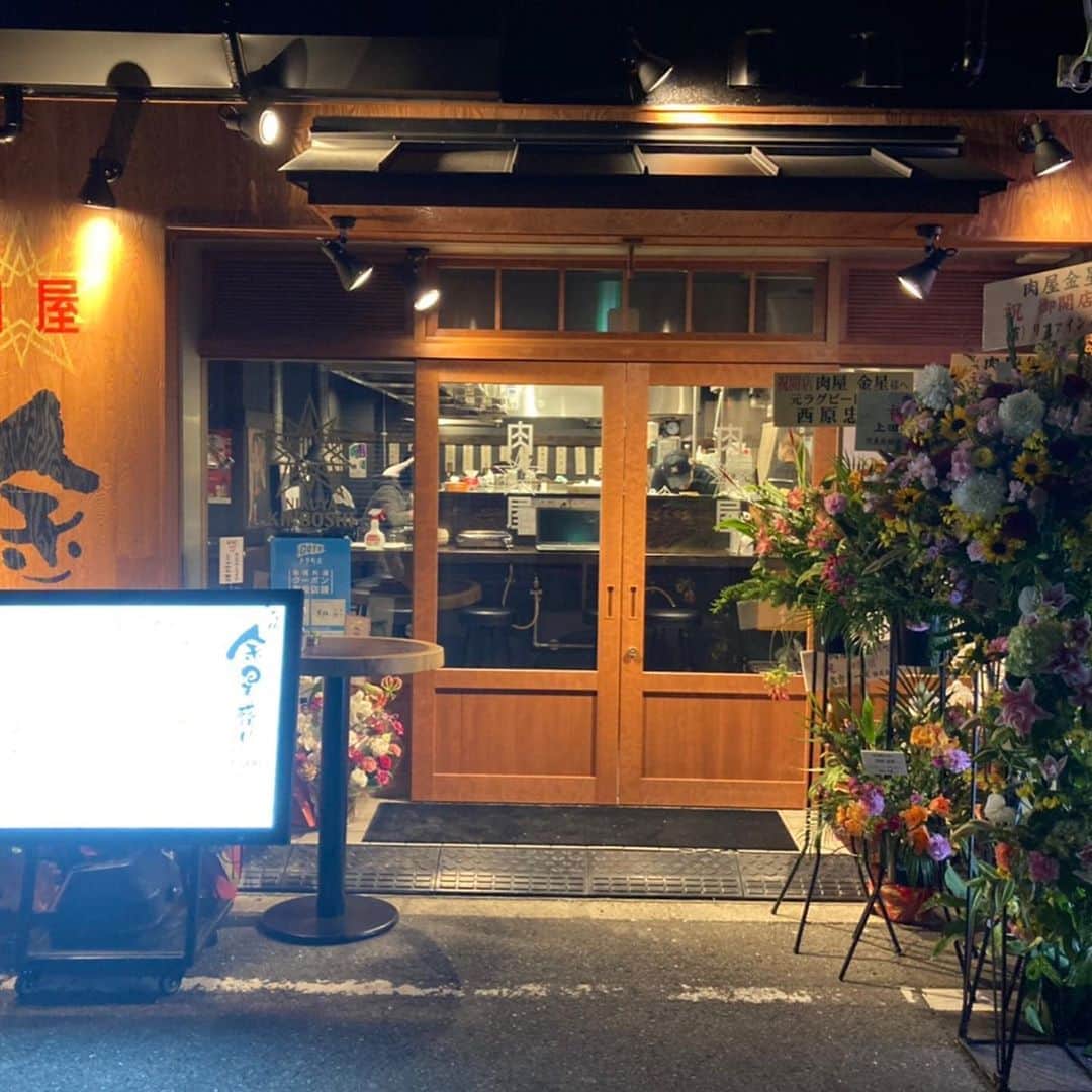 のインスタグラム：「BECOの新業態！肉屋金星が昨日本町でオープンしました！！！ . . 名物の金星盛りや希少部位を使ったえんぴつ焼など全部がハイクオリティで低価格です！！ . . ランチもやってまーす！！ #肉屋金星本町店 #beco #本町#焼肉 #ホルモン#希少部位のお肉 #本町ディナー」